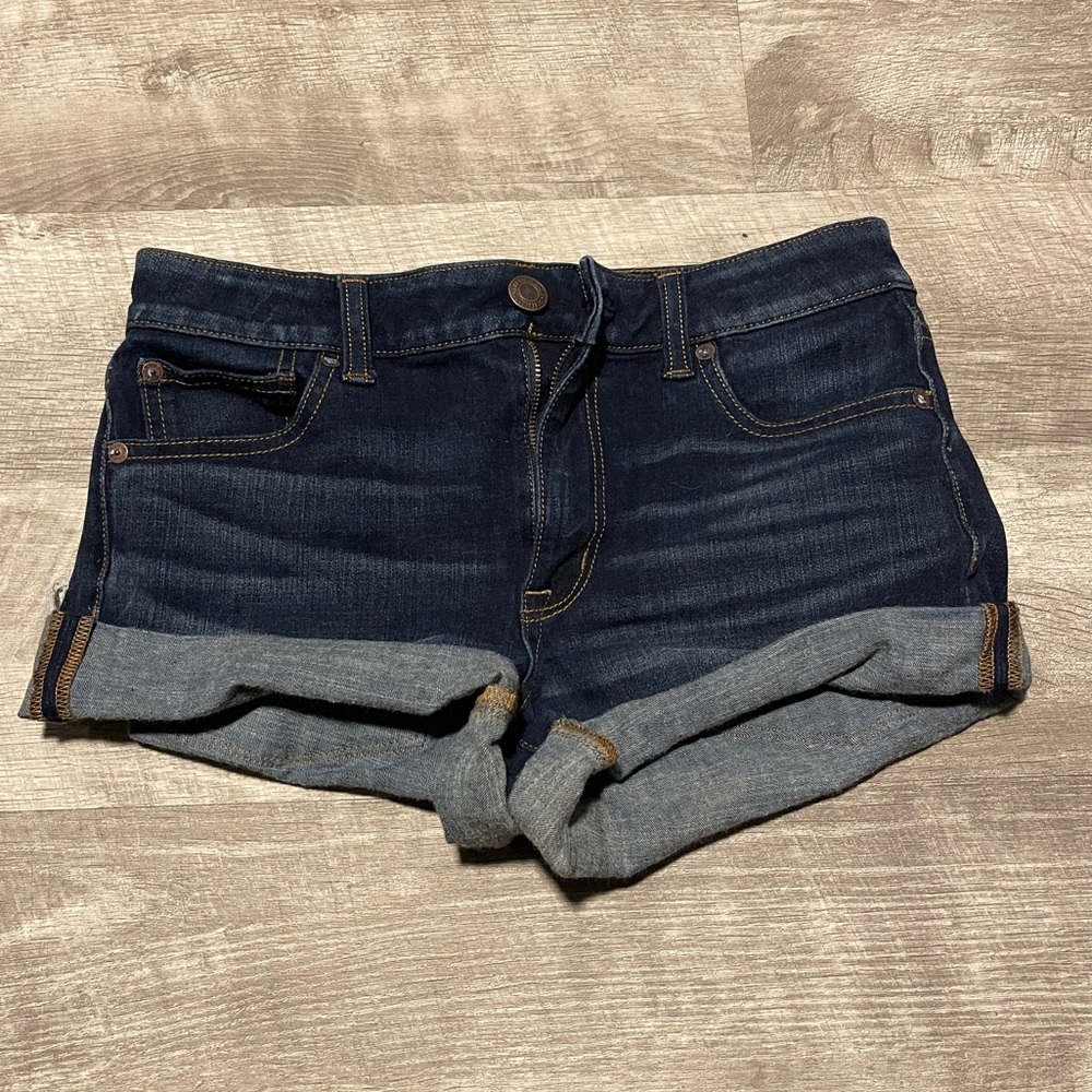 American Eagle Women’s Jean Shorts Size 6- dark wash